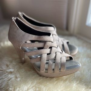 Banana Republic Ariel Suede Sandals Women’s Size 6